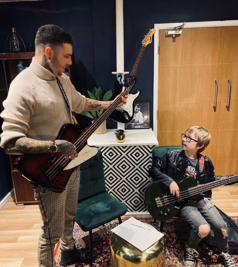 learn guitar at top of the rock