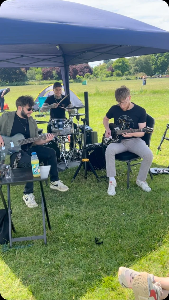 Just a little jam at @pursuitfestivalwarwick this weekend 🎸🔥
Such a good vibe playing alongside @connor_courthouse and @joshhilton_ – big love to everyone who stopped by, sang along, and brought the energy 🙌

Warwick, you were awesome! Until next time 🎶✨

#PursuitsFest #WarwickMusic #LiveJam #GuitarVibes #MusicFestival #MusiciansOfInstagram #LiveMusicUK #BandLife #JamSession #WeekendVibes #StratfordMusicScene #WarwickshireEvents