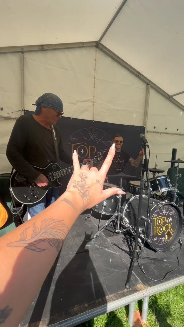 We had an absolute BLAST delivering free music lessons and community jam sessions at @aitpleamington a few weeks ago 🎨🌳✨ 

A huge thank you to the organisers who once again put on a spectacular event/festival that champions the arts and all things creative, as well as championing small local businesses. We were honoured to be involved in such an incredible event and look forward to next year already! 

If you missed us, come along and claim your FREE first lesson at our Warwick or Stratford-upon-Avon studio soon ✌🏻