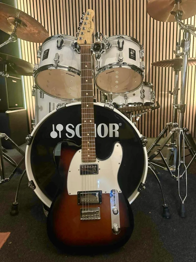 Doesn’t she look pretty 😍 

Our equipment goes through a hell of a lot of wear and tear each and every week due to the volume of students using our instruments, so thank goodness for @richardsguitars for working his magic and keeping our gear looking and sounding tip top 👌🏻

If you need any work done on your guitars, drop Richard a message!