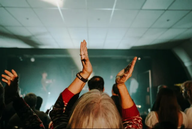 Happy Friday everyone! 

Remember, our Christmas Showcase is right around the corner and there are still some performance slots available for top rock drummers, guitarists, pianists and vocalists to show everyone what they’re made of 🌟

Get in touch with us to reserve your performance slot, and be a part of our fantastic, annual student showcase! 

📆 December 14th 
📍 The Tin Music and Arts, Coventry 
⏰ Doors at 1.30, performances 2-6