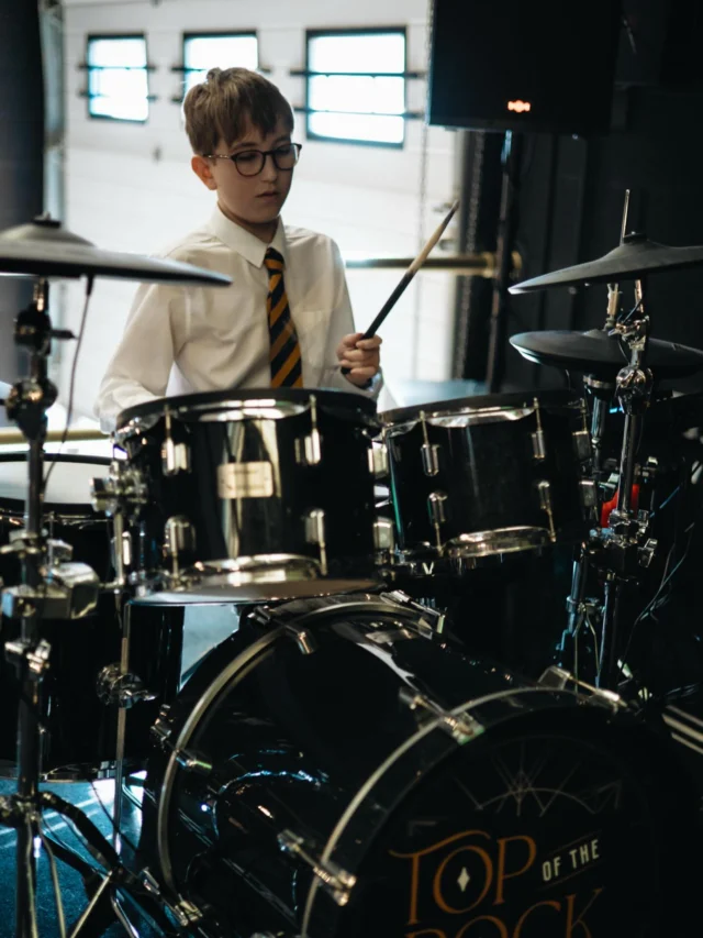 At Top of the Rock, our drum lessons are all about building confidence, mastering groove and having a blast while you learn🥁

Whether you’re just starting out or levelling up your chops, we’ve got the tutors, the kit and the expertise to get you playing real music from day one… 

Get in touch to book your FREE drum lesson at our #stratforduponavon or #warwick studio!