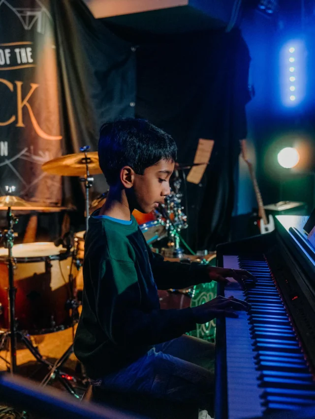 Piano lessons at Top of the Rock 🎹

Ever wanted to learn how to tickle the ivories? Top Rock houses some of the best piano teachers within our local communities - and they’d love to meet you! 

So what are you waiting for? Book your FREE lesson now via our website or via the link in our bio 🤘🏻